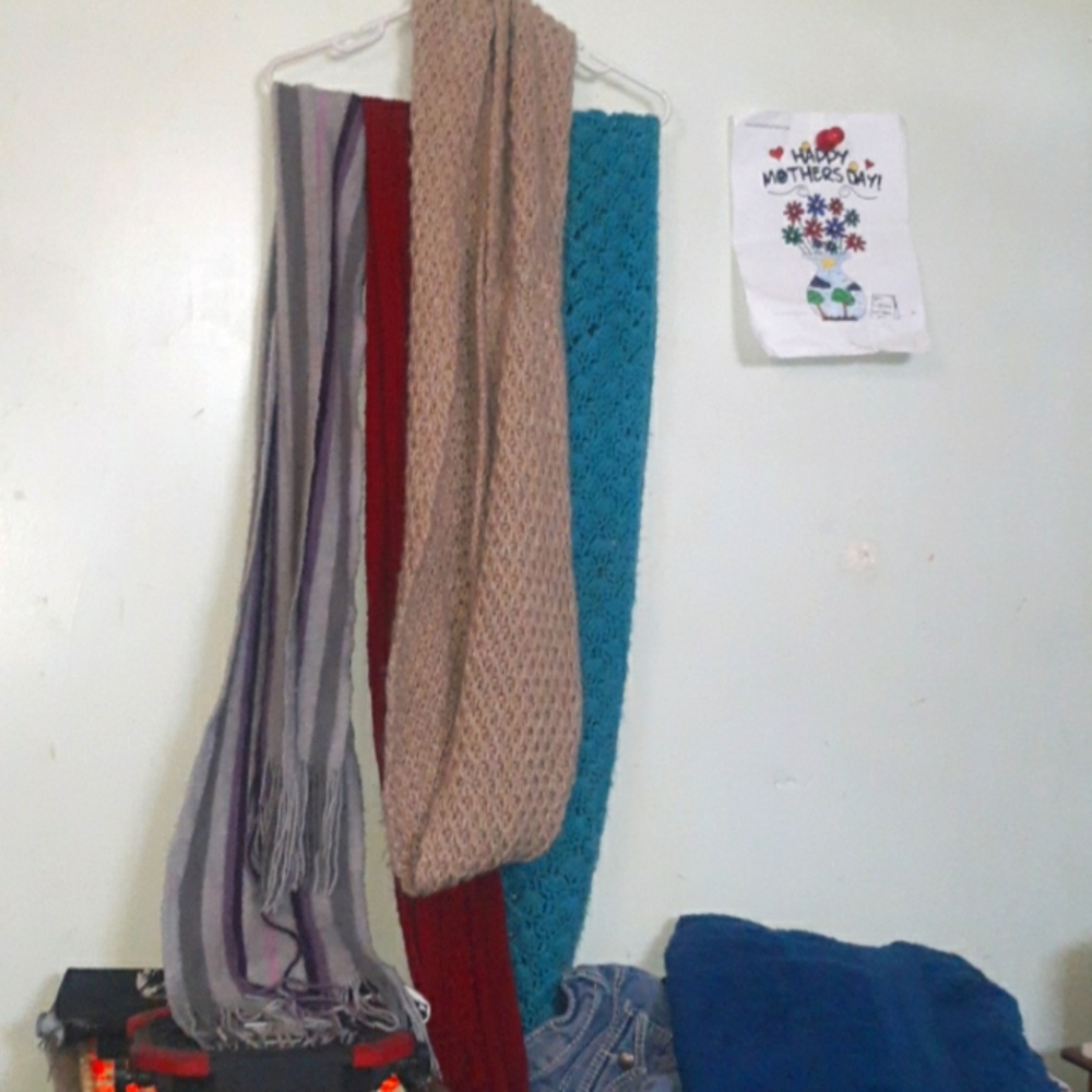 Bundle of 4 scarves